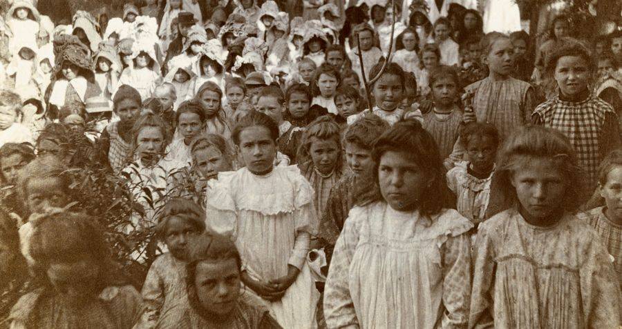 Kinders in Engelse Konsentrasiekamp